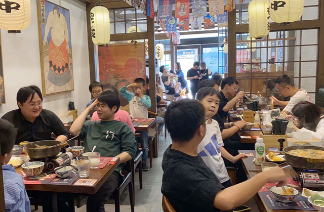 國(guó)慶長(zhǎng)假餐飲消費(fèi)增長(zhǎng)強(qiáng)勁，美團(tuán)商戶成長(zhǎng)計(jì)劃助商家到店交易增長(zhǎng)256%